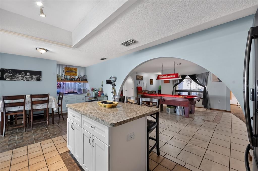 En Venta: $329,900 (4 camas, 2 baños, 2326 Pies cuadrados)