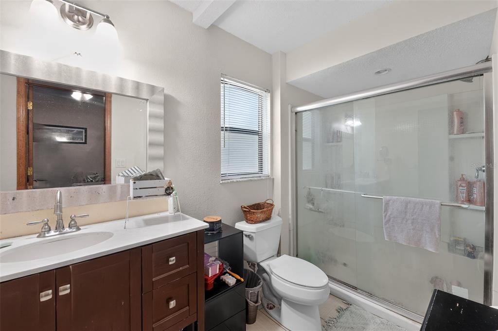 En Venta: $329,900 (4 camas, 2 baños, 2326 Pies cuadrados)