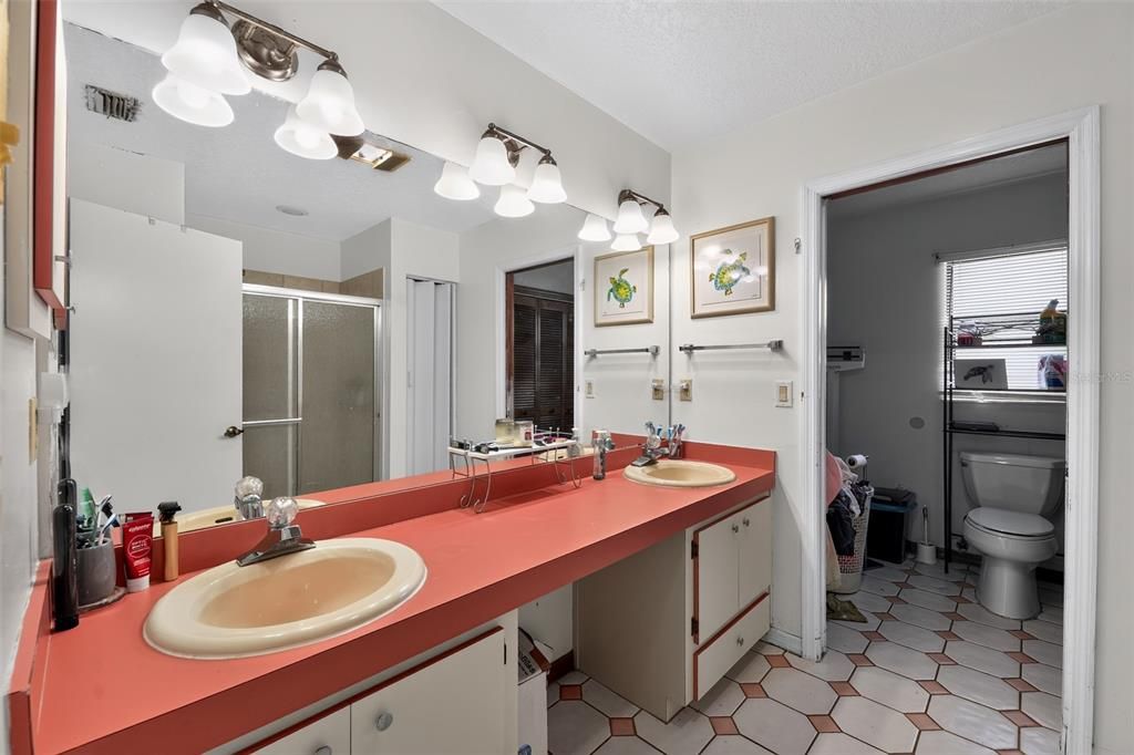 En Venta: $329,900 (4 camas, 2 baños, 2326 Pies cuadrados)