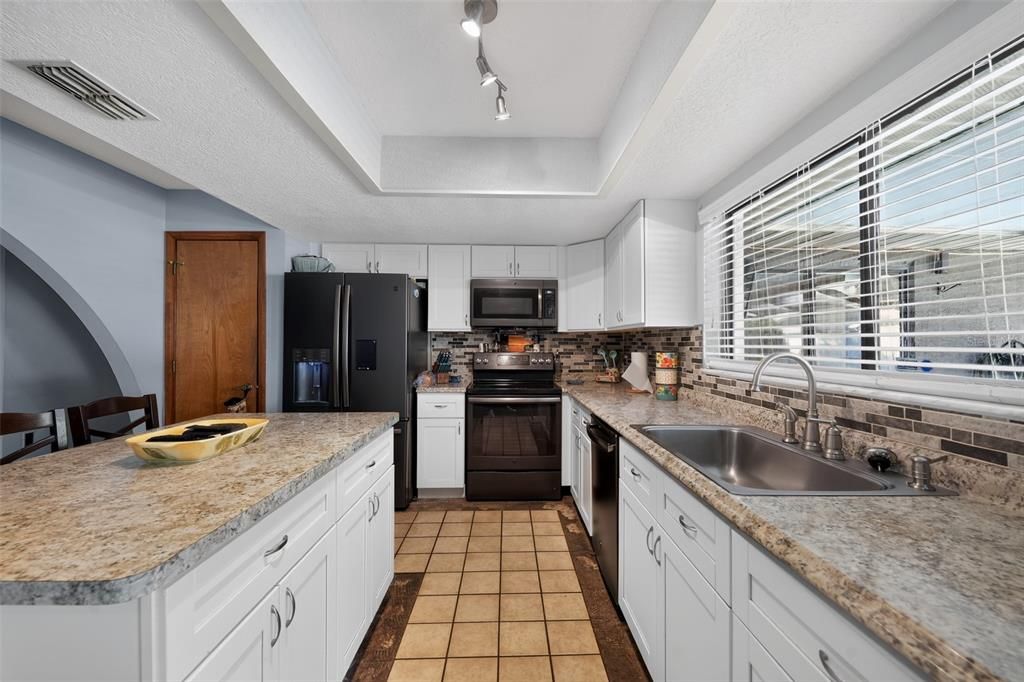 En Venta: $329,900 (4 camas, 2 baños, 2326 Pies cuadrados)