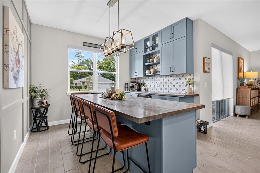 En Venta: $470,000 (4 camas, 3 baños, 2307 Pies cuadrados)