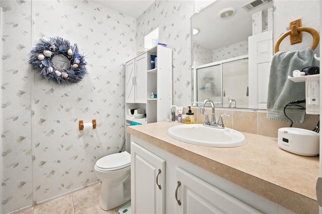 На продажу: $219,999 (2 спален, 2 ванн, 960 Квадратных фут)