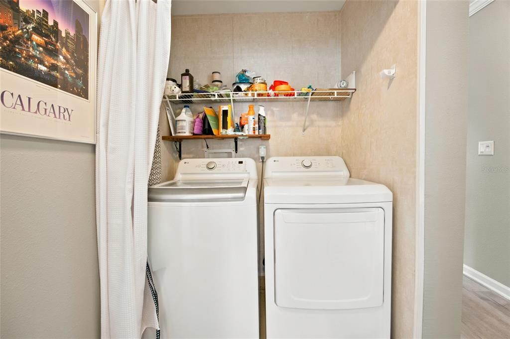 На продажу: $219,999 (2 спален, 2 ванн, 960 Квадратных фут)