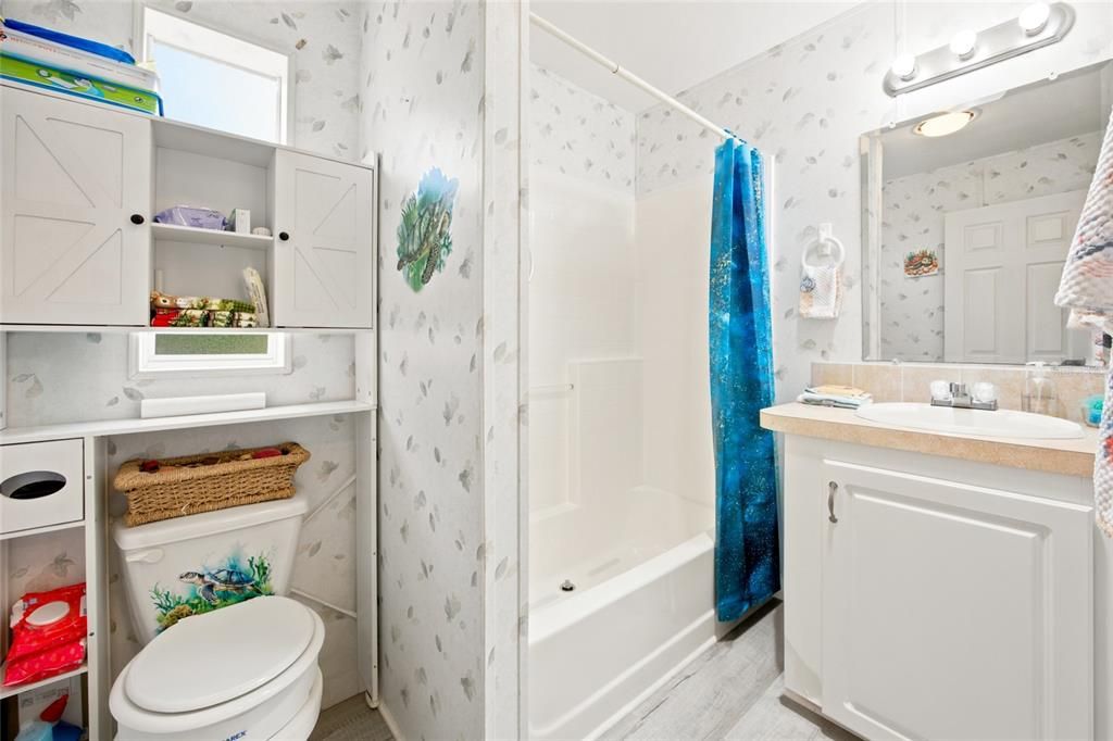 На продажу: $219,999 (2 спален, 2 ванн, 960 Квадратных фут)