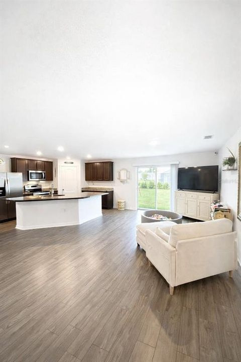 For Sale: $328,000 (3 beds, 2 baths, 1463 Square Feet)