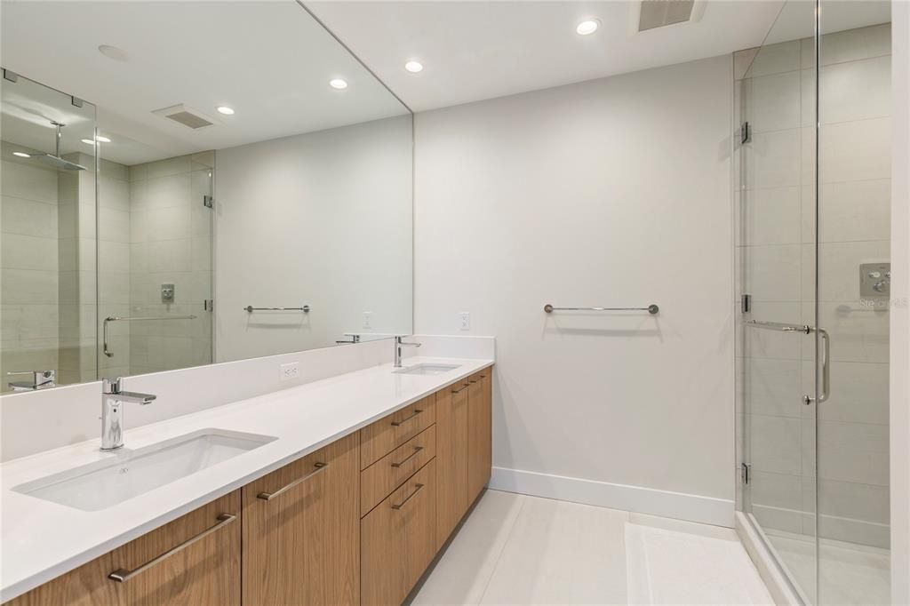 For Rent: $5,500 (2 beds, 2 baths, 1339 Square Feet)