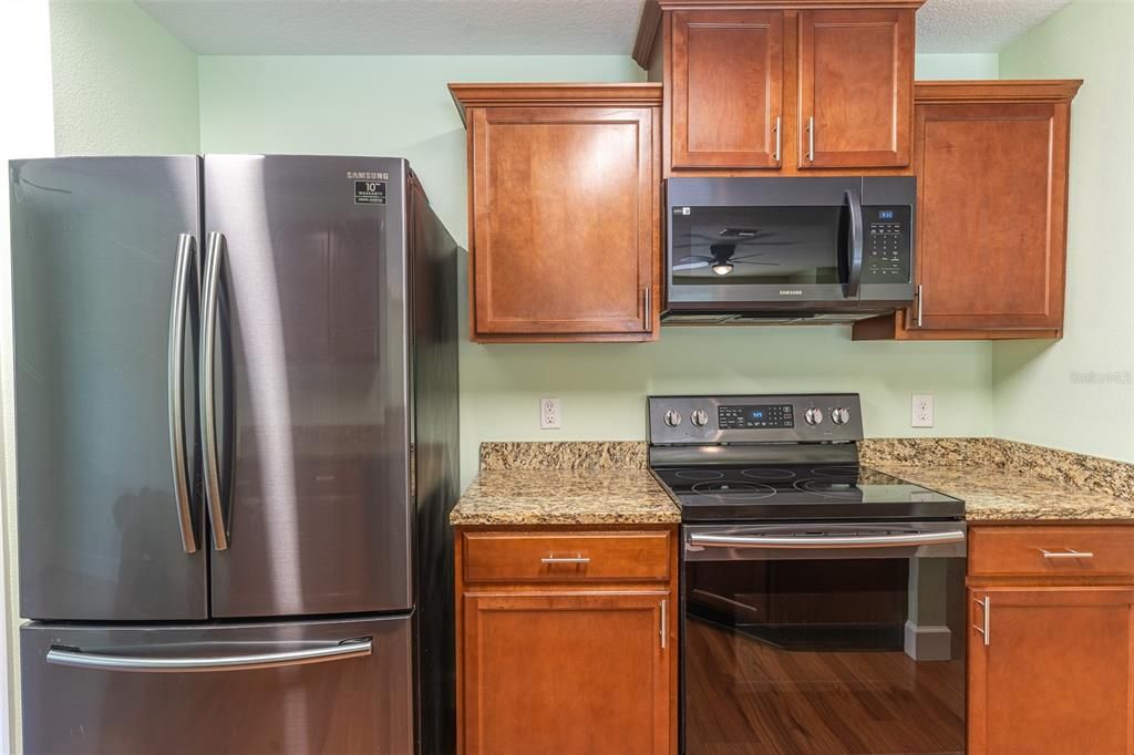 Activo con contrato: $269,500 (3 camas, 2 baños, 1606 Pies cuadrados)