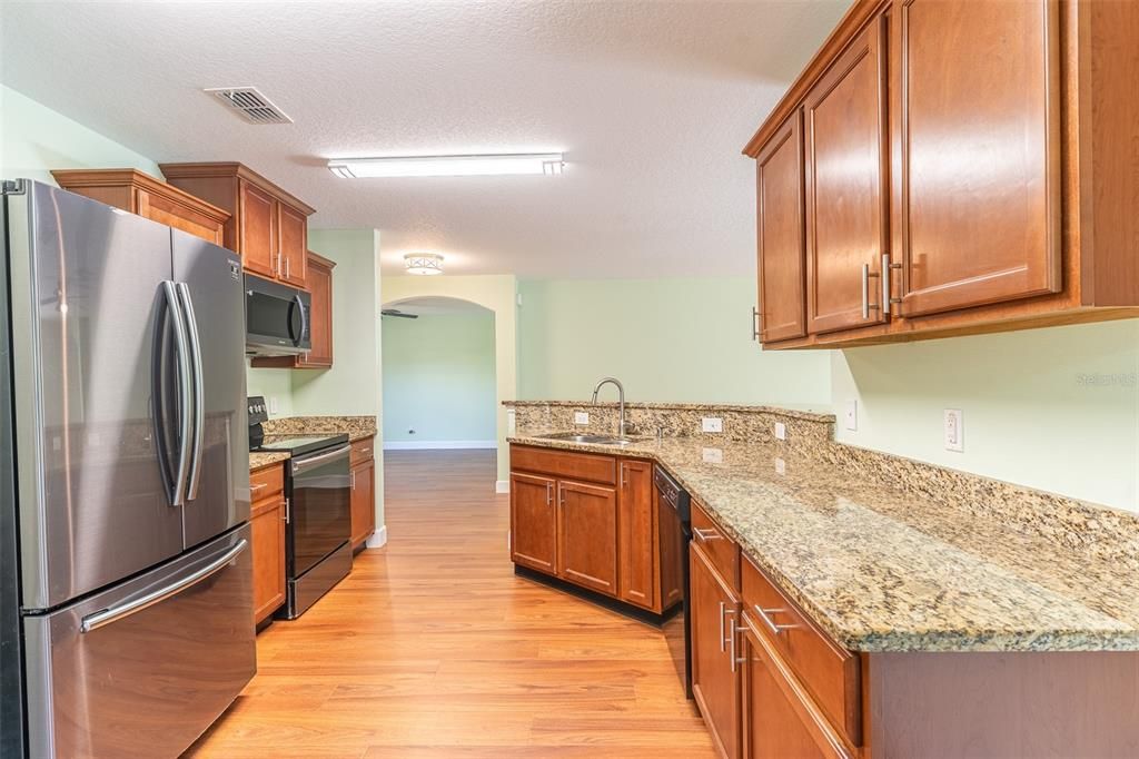 Activo con contrato: $269,500 (3 camas, 2 baños, 1606 Pies cuadrados)