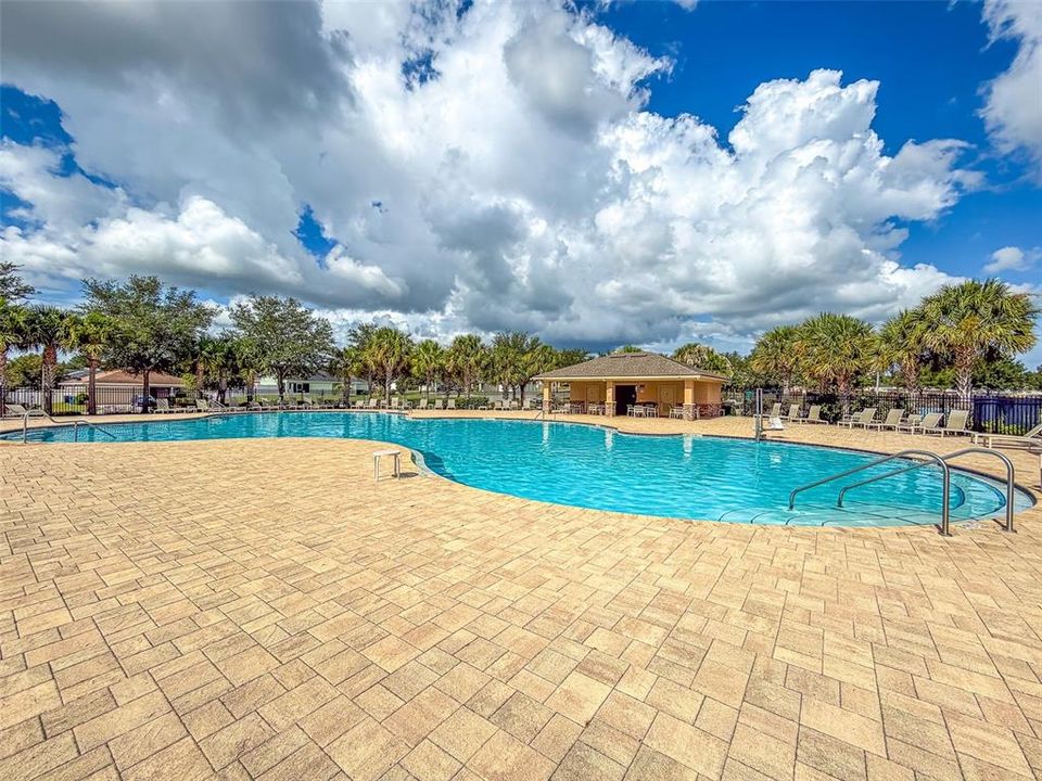Activo con contrato: $269,500 (3 camas, 2 baños, 1606 Pies cuadrados)