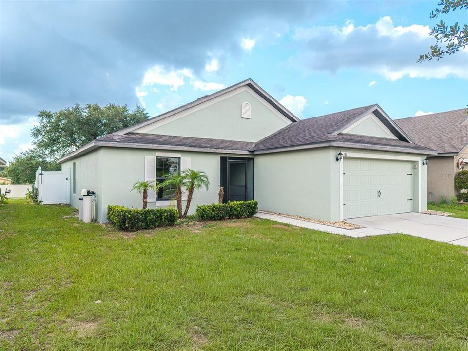 Activo con contrato: $269,500 (3 camas, 2 baños, 1606 Pies cuadrados)