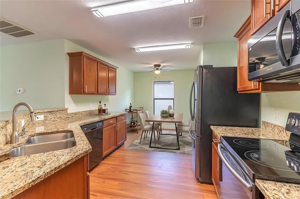 Activo con contrato: $269,500 (3 camas, 2 baños, 1606 Pies cuadrados)