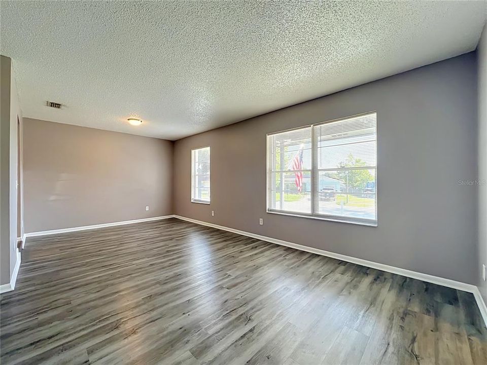 На продажу: $359,900 (3 спален, 2 ванн, 1611 Квадратных фут)