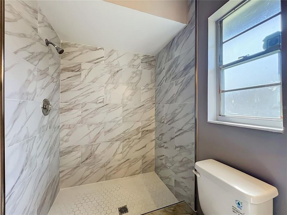 На продажу: $359,900 (3 спален, 2 ванн, 1611 Квадратных фут)