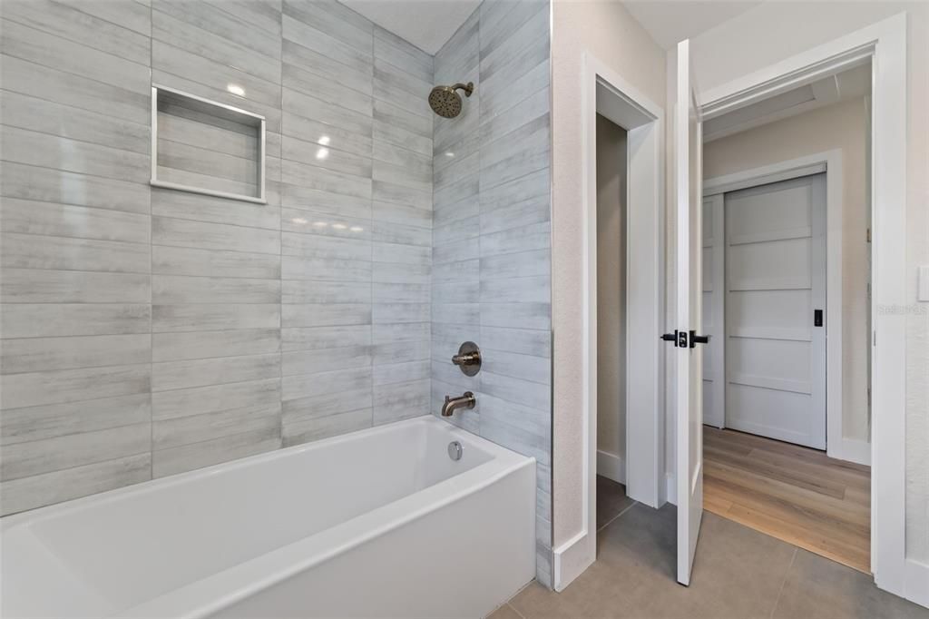 En Venta: $659,000 (4 camas, 3 baños, 1963 Pies cuadrados)