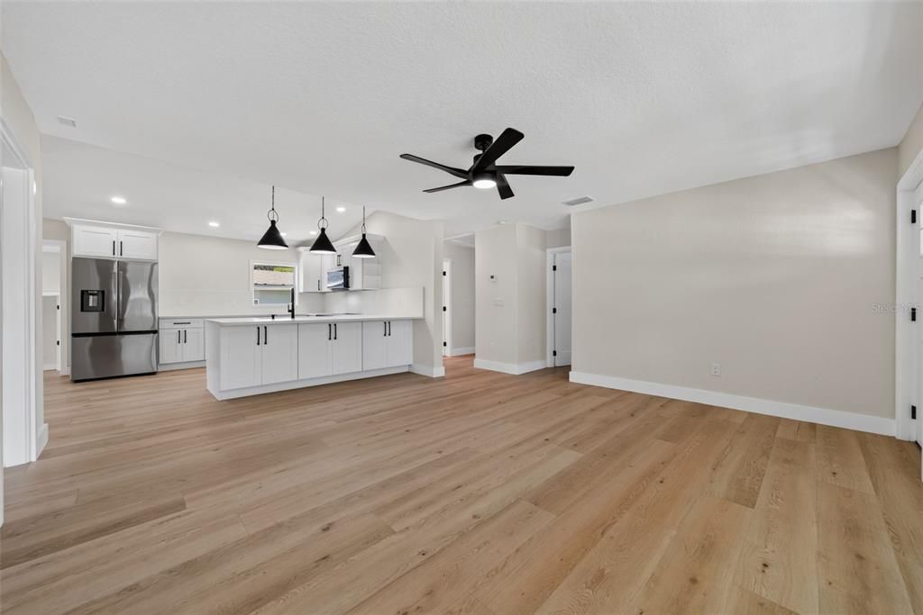 En Venta: $659,000 (4 camas, 3 baños, 1963 Pies cuadrados)