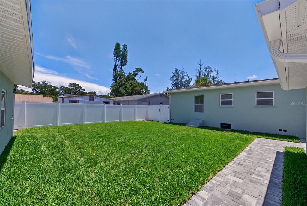 En Venta: $659,000 (4 camas, 3 baños, 1963 Pies cuadrados)