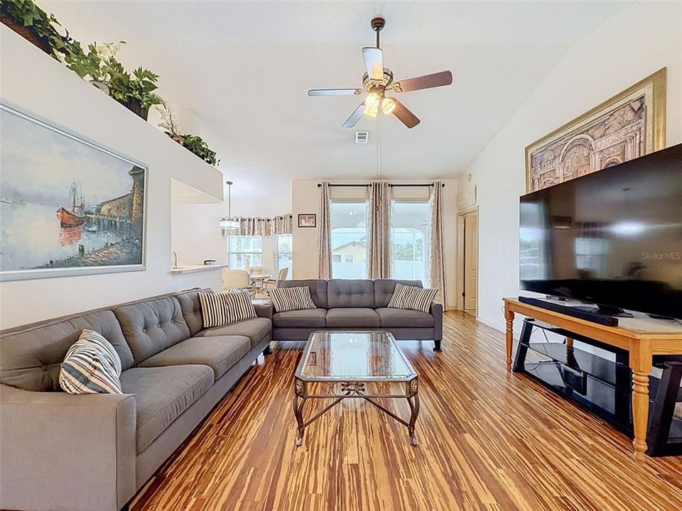 For Sale: $385,000 (3 beds, 2 baths, 1508 Square Feet)
