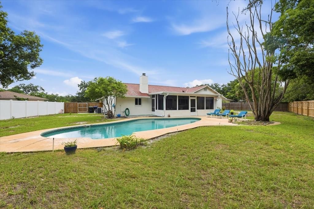 На продажу: $559,900 (4 спален, 2 ванн, 1715 Квадратных фут)
