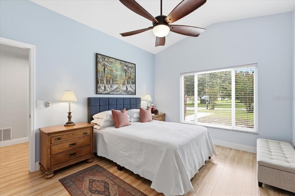 На продажу: $559,900 (4 спален, 2 ванн, 1715 Квадратных фут)