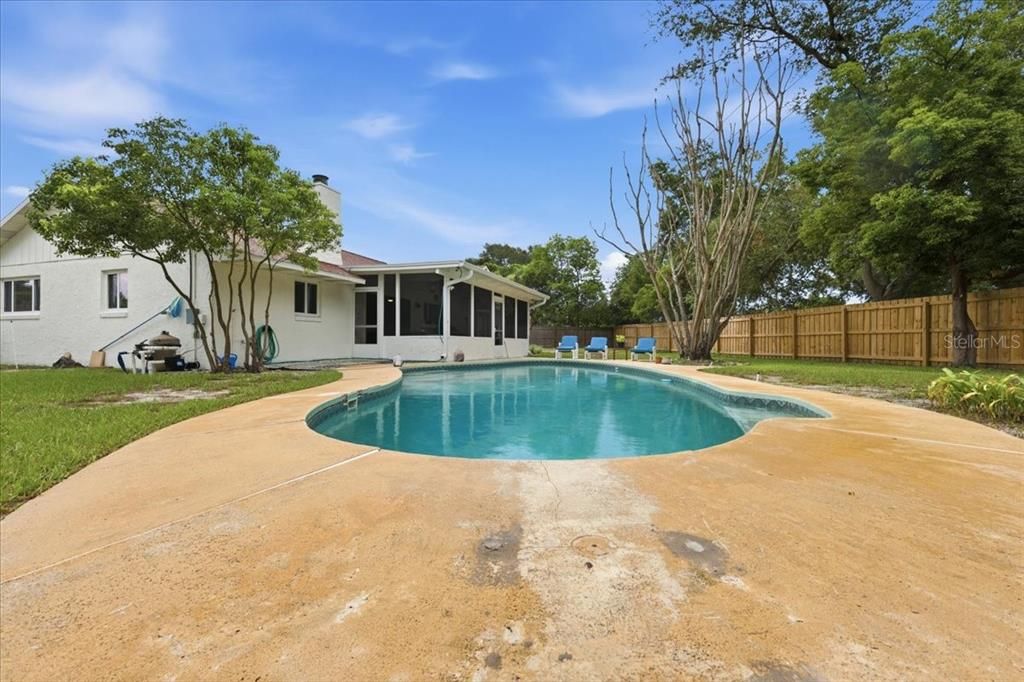 На продажу: $559,900 (4 спален, 2 ванн, 1715 Квадратных фут)