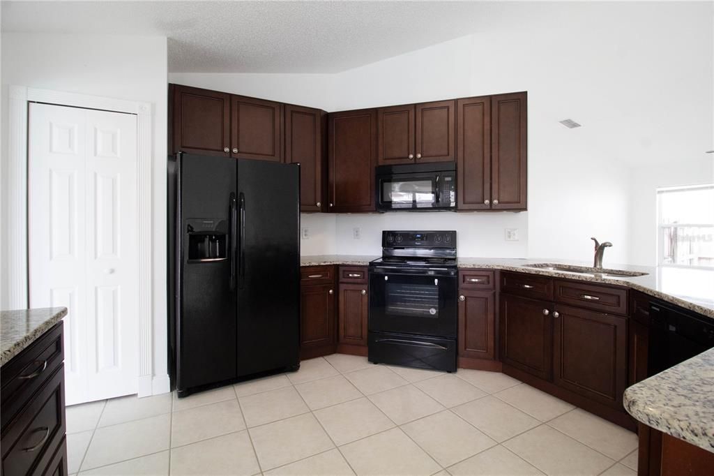 В аренду: $2,900 (4 спален, 2 ванн, 2157 Квадратных фут)