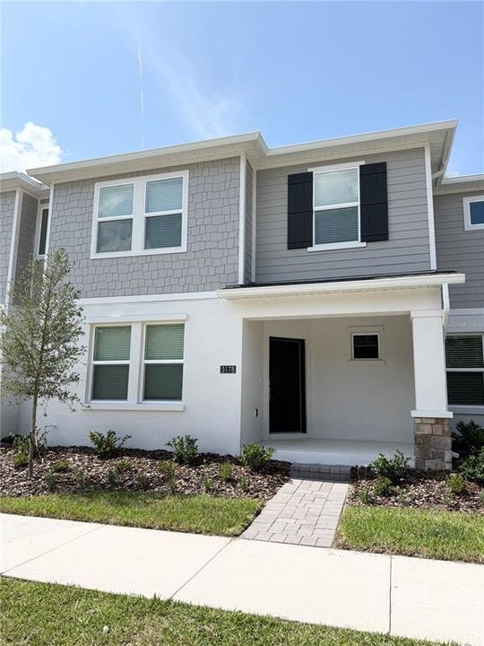 For Rent: $2,360 (3 beds, 2 baths, 1823 Square Feet)