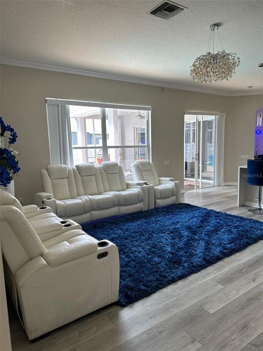На продажу: $699,999 (4 спален, 3 ванн, 2345 Квадратных фут)