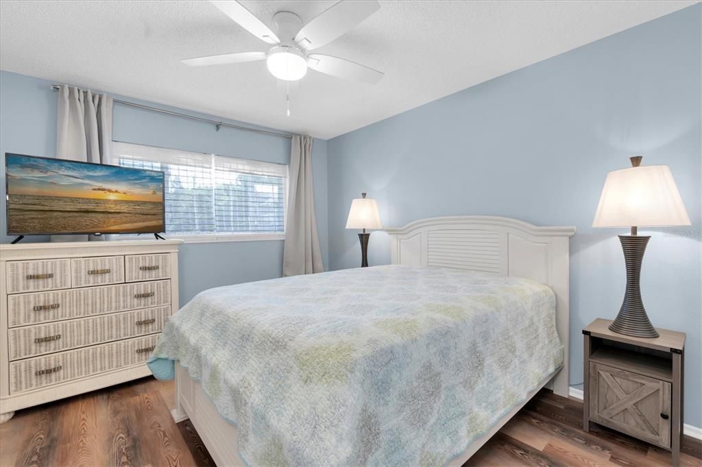 For Sale: $169,000 (2 beds, 2 baths, 1100 Square Feet)