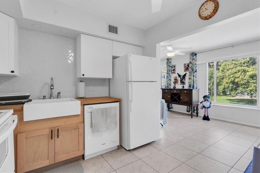 For Sale: $169,000 (2 beds, 2 baths, 1100 Square Feet)