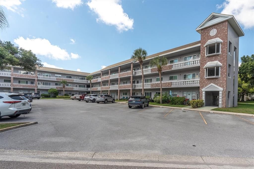 For Sale: $169,000 (2 beds, 2 baths, 1100 Square Feet)