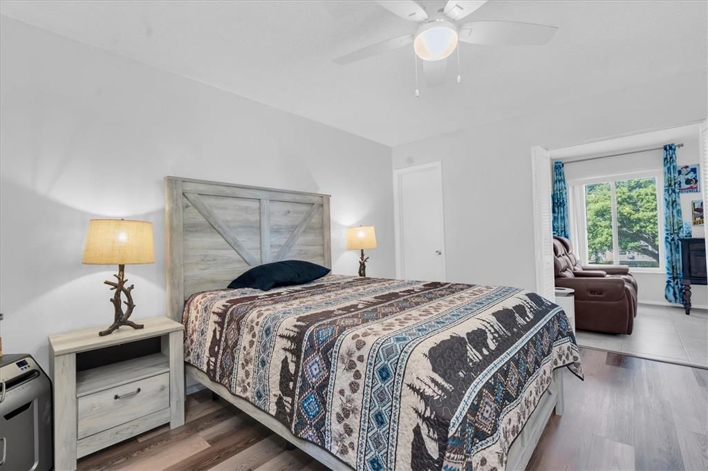 For Sale: $169,000 (2 beds, 2 baths, 1100 Square Feet)