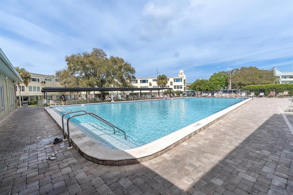 For Sale: $169,000 (2 beds, 2 baths, 1100 Square Feet)