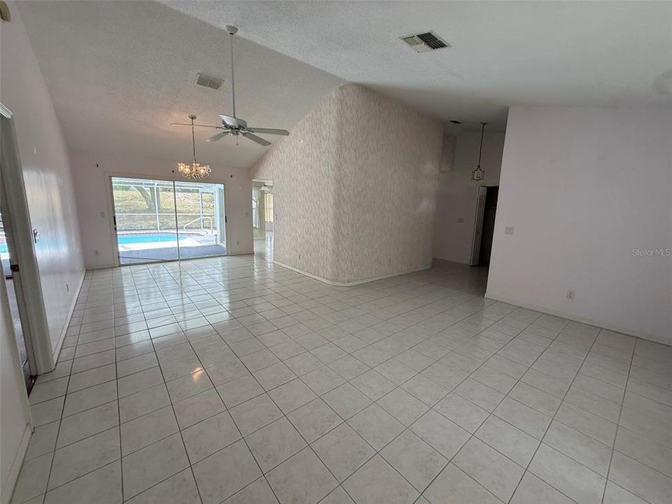 En Venta: $329,900 (3 camas, 2 baños, 2100 Pies cuadrados)