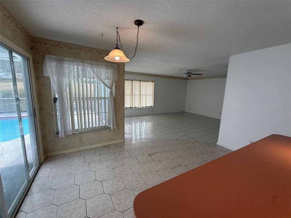 En Venta: $329,900 (3 camas, 2 baños, 2100 Pies cuadrados)