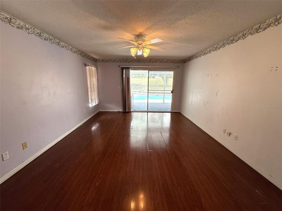 En Venta: $329,900 (3 camas, 2 baños, 2100 Pies cuadrados)