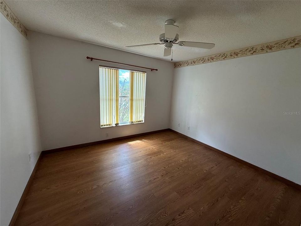 En Venta: $329,900 (3 camas, 2 baños, 2100 Pies cuadrados)