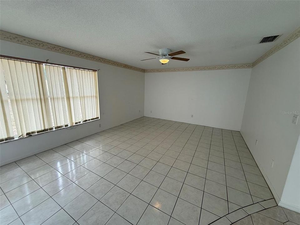 En Venta: $329,900 (3 camas, 2 baños, 2100 Pies cuadrados)