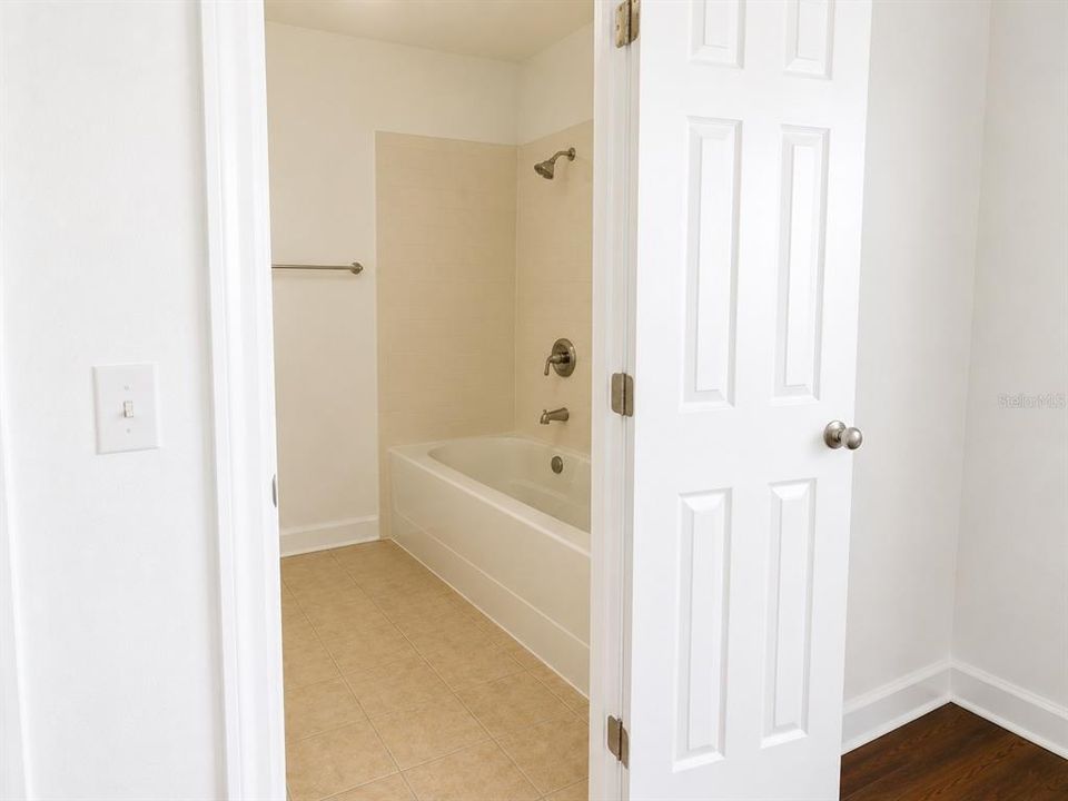 For Rent: $1,950 (2 beds, 2 baths, 1103 Square Feet)
