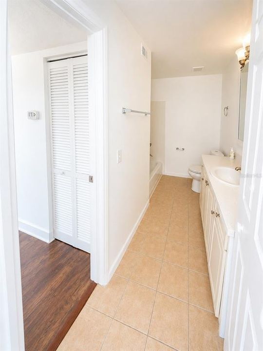 For Rent: $1,950 (2 beds, 2 baths, 1103 Square Feet)