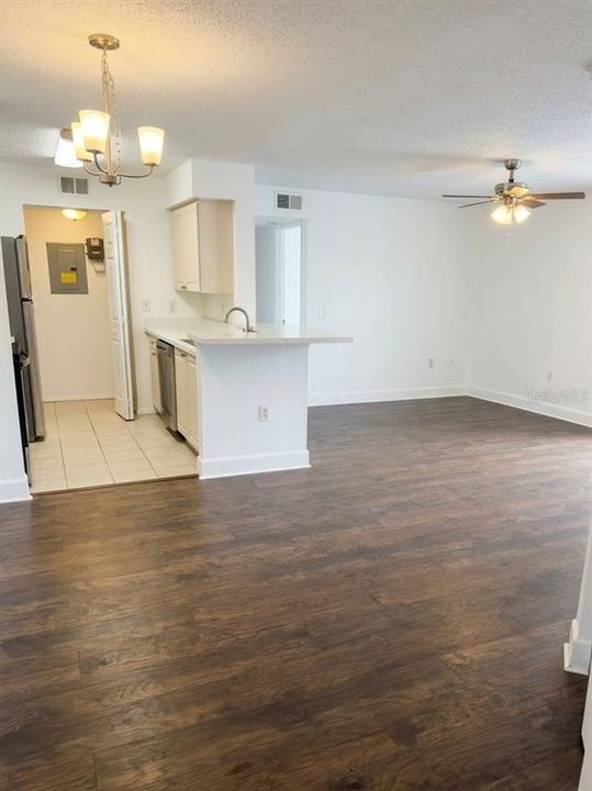 For Rent: $1,950 (2 beds, 2 baths, 1103 Square Feet)