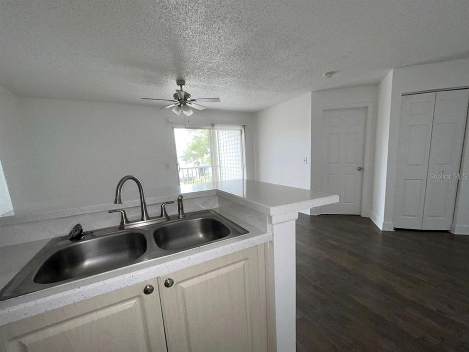 For Rent: $1,950 (2 beds, 2 baths, 1103 Square Feet)