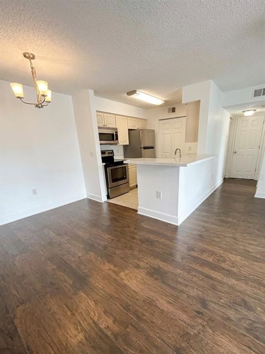 For Rent: $1,950 (2 beds, 2 baths, 1103 Square Feet)