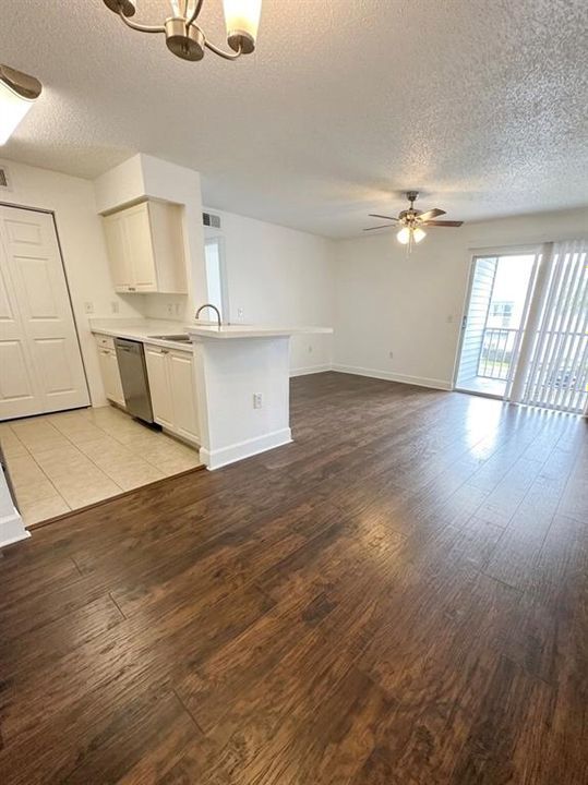 For Rent: $1,950 (2 beds, 2 baths, 1103 Square Feet)