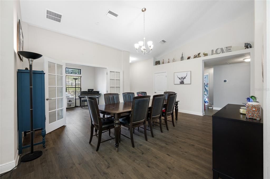 For Sale: $750,000 (4 beds, 3 baths, 2983 Square Feet)