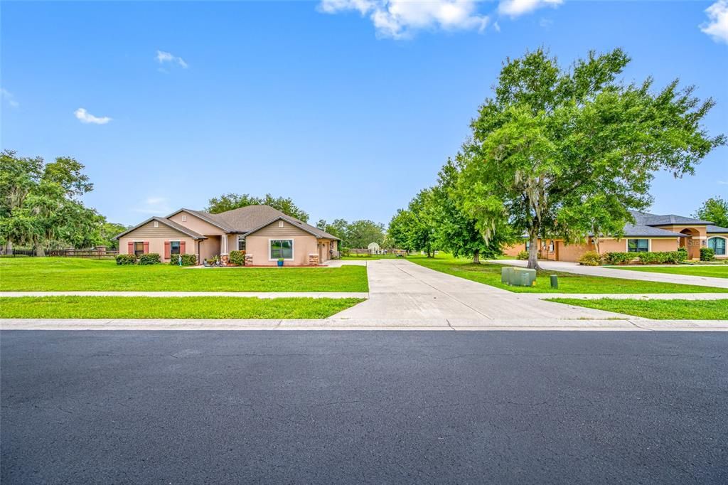 For Sale: $750,000 (4 beds, 3 baths, 2983 Square Feet)