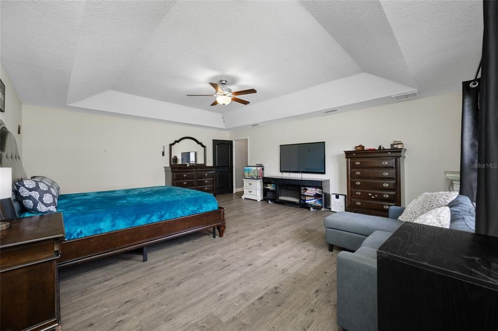 For Sale: $750,000 (4 beds, 3 baths, 2983 Square Feet)