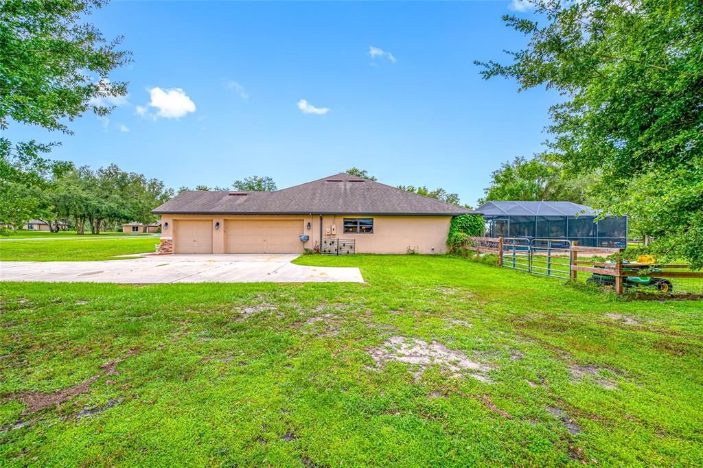 For Sale: $750,000 (4 beds, 3 baths, 2983 Square Feet)