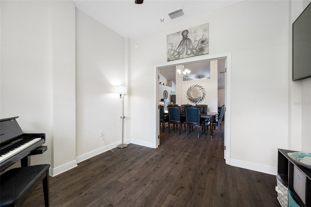 For Sale: $750,000 (4 beds, 3 baths, 2983 Square Feet)