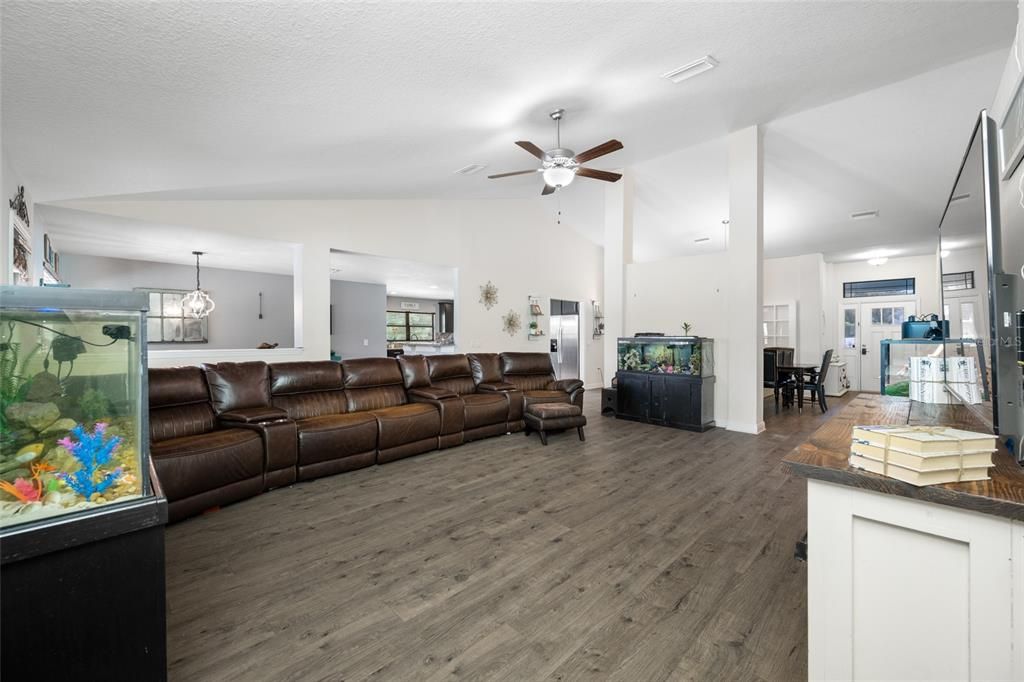 For Sale: $750,000 (4 beds, 3 baths, 2983 Square Feet)