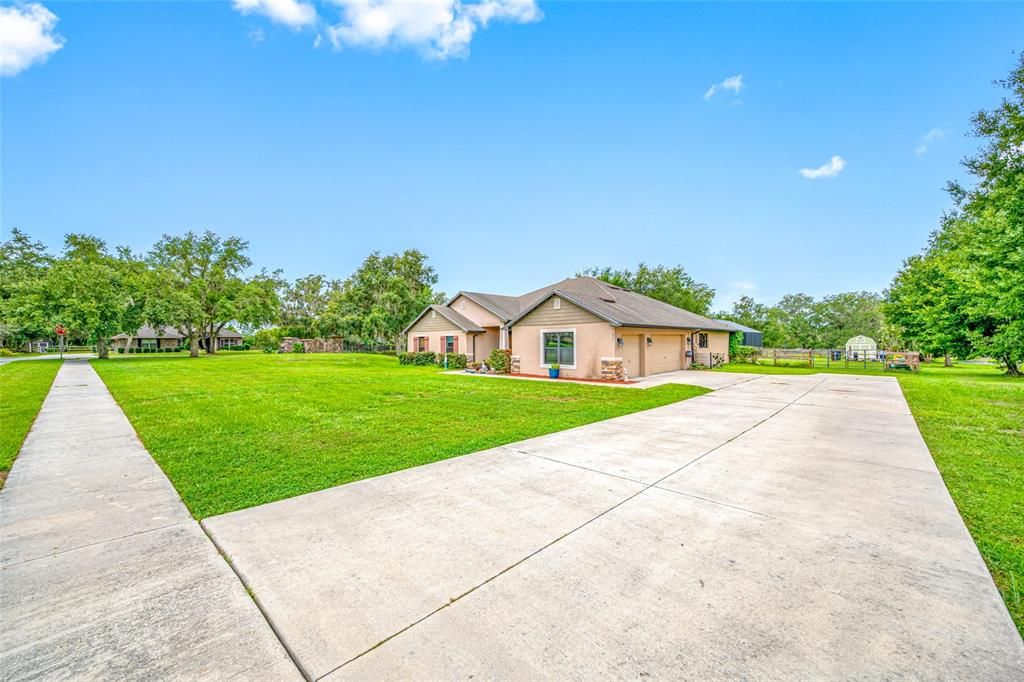 For Sale: $750,000 (4 beds, 3 baths, 2983 Square Feet)